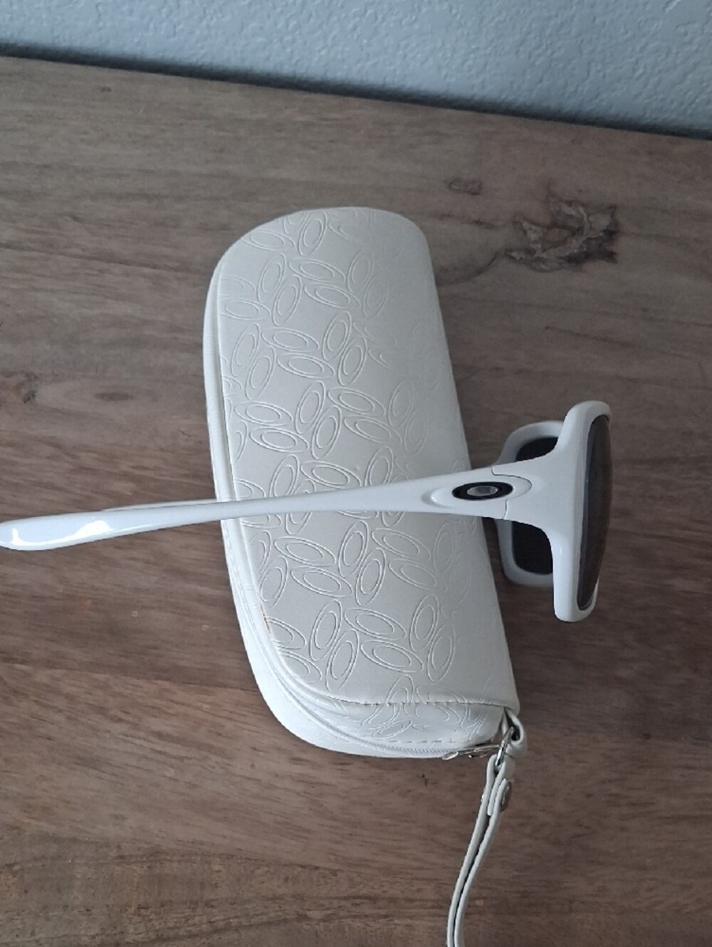 Oversized White Women's Sunglasses with Matching Case - Picture 3 of 5